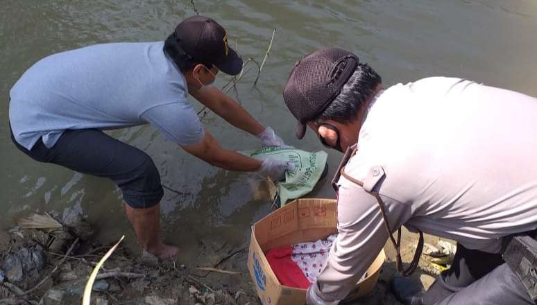 Tega! Bayi Baru Lahir Dibuang ke Sungai Ciberes Tega! Bayi Baru Lahir Dibuang ke Sungai Ciberes