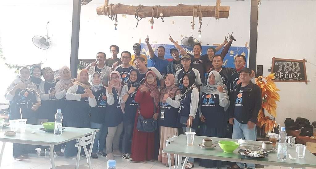 Reuni SMPN Waled Angkatan 87 Tetap Meriah Ditengah Pandemi Reuni SMPN Waled Angkatan 87 Tetap Meriah Ditengah Pandemi