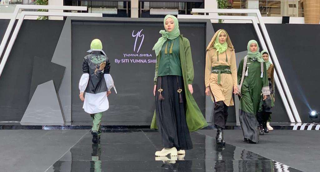 Yumna Shiba, Desainer Paling Belia di Ajang MUFFEST 2021 Yumna Shiba, Desainer Paling Belia di Ajang MUFFEST 2021