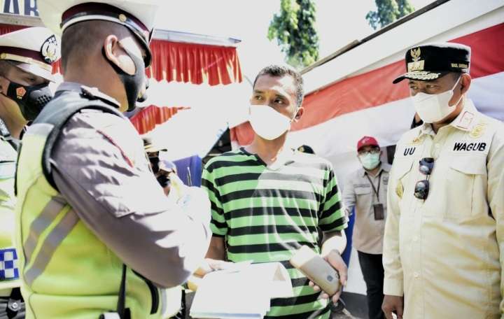 Wagub Cek Penyekatan di Perbatasan Jabar-Jateng Wagub Cek Penyekatan di Perbatasan Jabar-Jateng