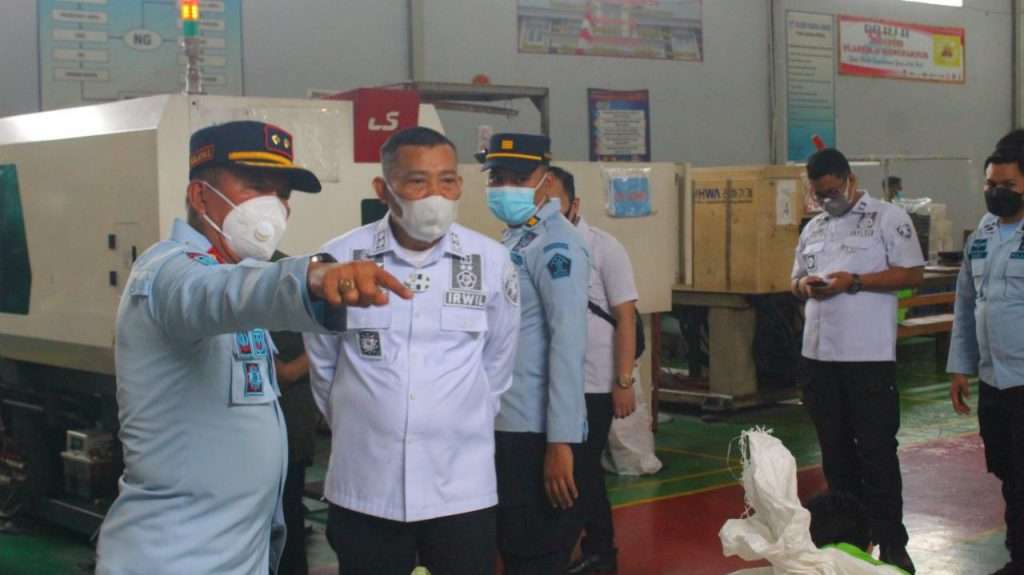 Inspektur Wilayah II Yakin Lapas Cikarang Raih WBBM Inspektur Wilayah II Yakin Lapas Cikarang Raih WBBM