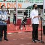 Gubernur Dampingi Presiden Lihat Vaksinasi Massal di Stasiun dan Lapangan Bola