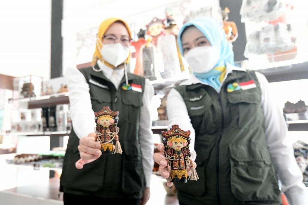 Atalia Hadiri Pengukuhan Pengurus Jabar Bergerak Sambil Salurkan Bantuan Rutilahu