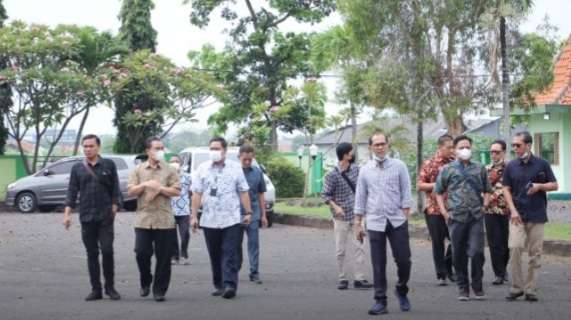 Komisi II DPRD Fasilitasi YPIPB dan PD Pembangunan Soal Lahan SMA Al Azhar Komisi II DPRD Fasilitasi YPIPB dan PD Pembangunan Soal Lahan SMA Al Azhar