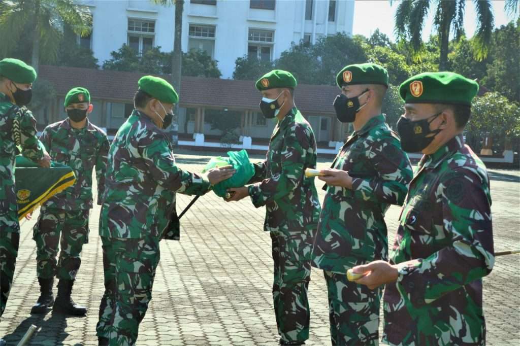 Pangdam III/Slw: "Para Dandim Harus Distribusikan Bansos Tepat Sasaran" Pangdam III/Slw: "Para Dandim Harus Distribusikan Bansos Tepat Sasaran"