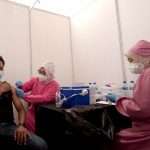 Uu Ruzhanul Tinjau Sentra Vaksinasi BPBD Jabar di Karawang dan Bekasi