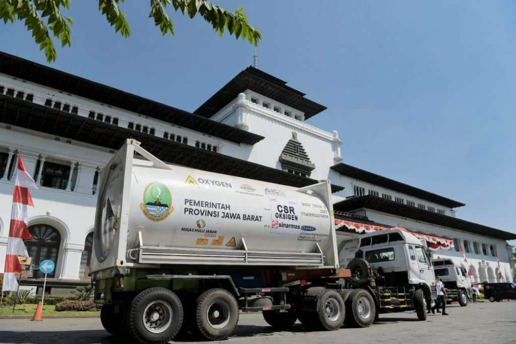 Ridwan Kamil Lepas Empat ISO Tank Oksigen Bantuan Sumsel