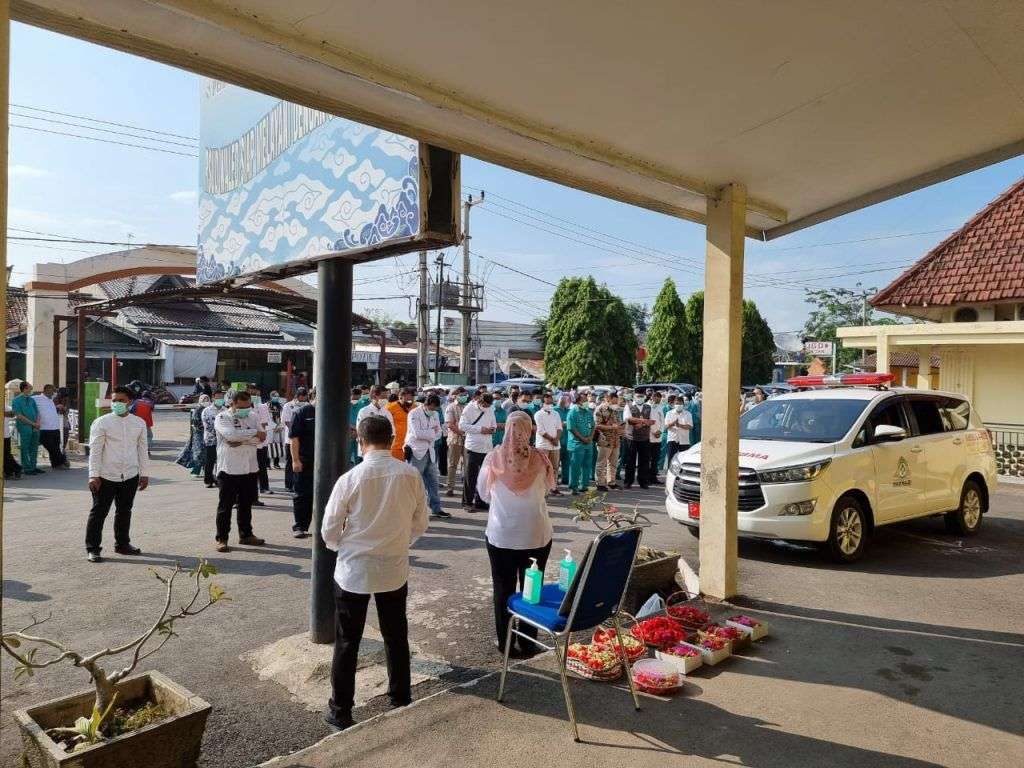 Kasi Yanmed RSUD Waled Gugur Usai Terpapar Covid-19 Kasi Yanmed RSUD Waled Gugur Usai Terpapar Covid-19