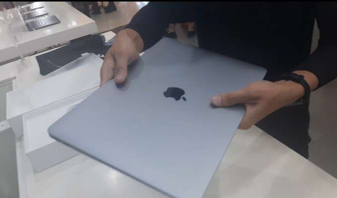 Asyik! Pemerintah Bakal Bagikan 240 Ribu Unit Laptop Untuk Pelajar Asyik! Pemerintah Bakal Bagikan 240 Ribu Unit Laptop Untuk Pelajar