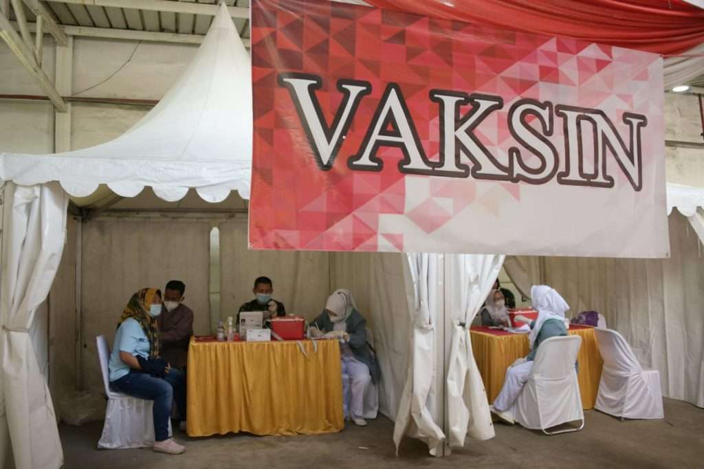 Gubernur Dampingi Kapolri dan Panglima Tinjau Vaksinasi Massal Buruh