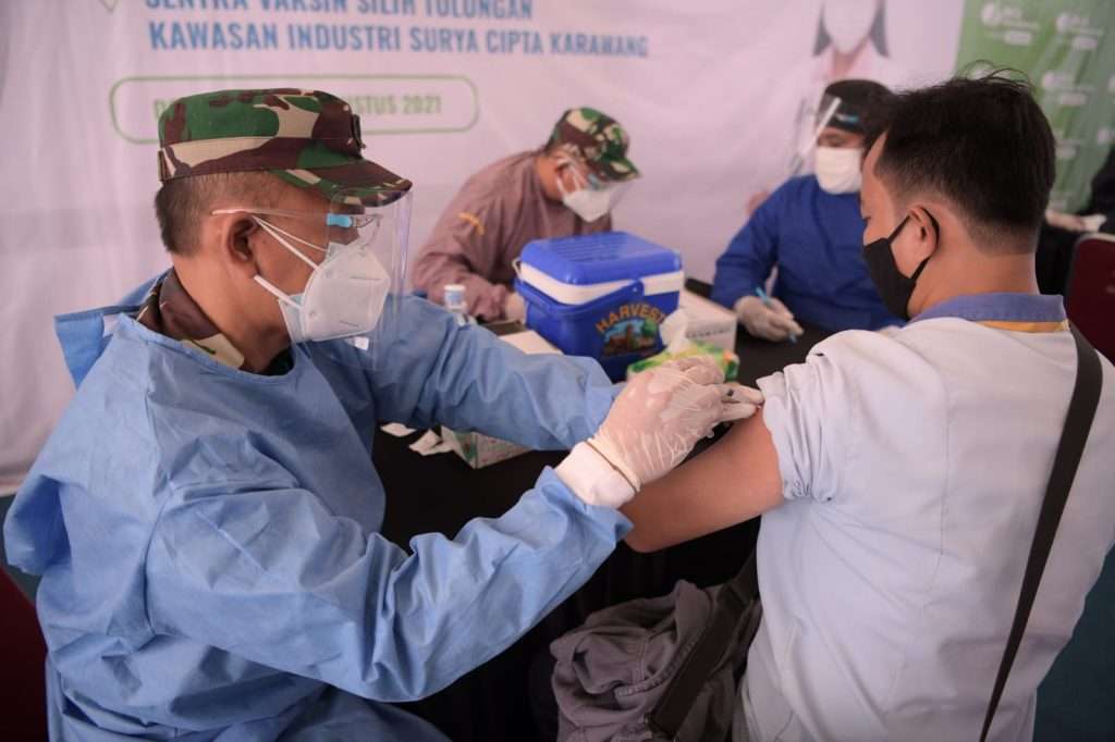 Sentra Vaksinasi Silih Tulungan Karawang Jadi Tempat Pertama