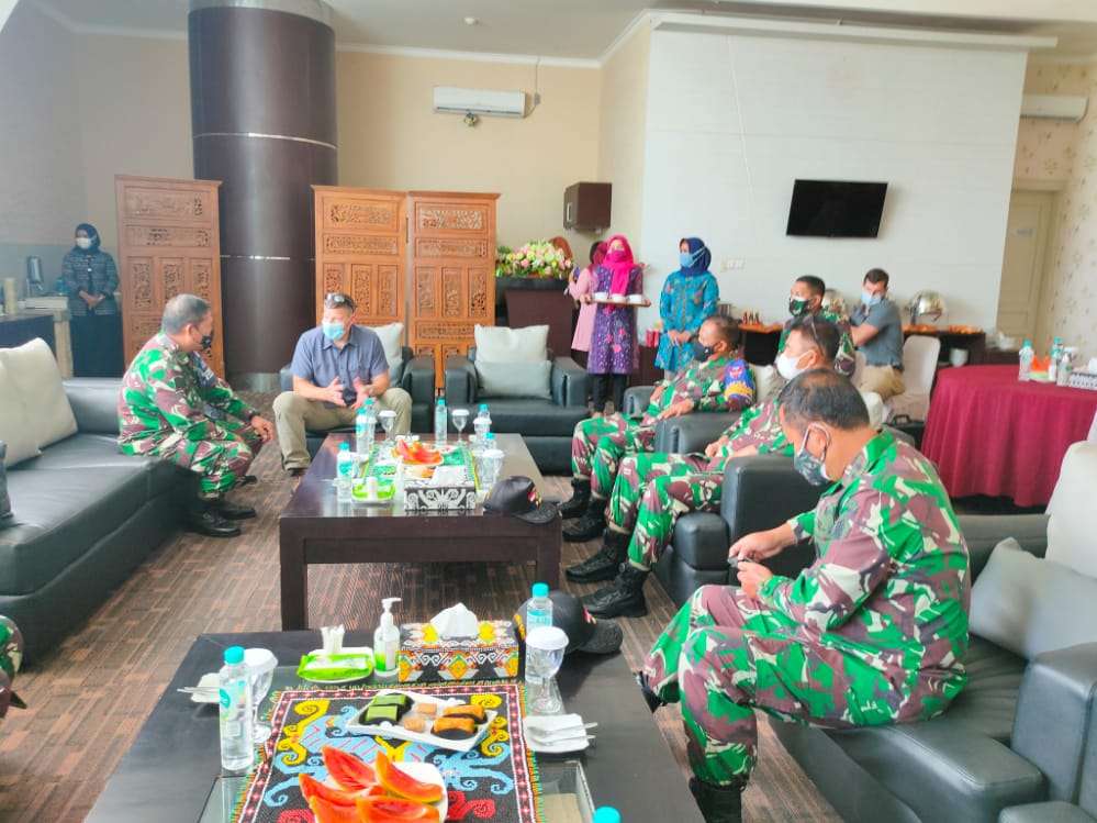 Dankodiklatad Sambut Kedatangan Commander of 25th Infantry Division US Army di Balikpapan.