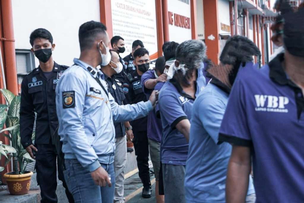 Lapas Kelas IIA Cikarang, Pindahkan Sembilan Orang Napi Bandar Narkoba Lapas Kelas IIA Cikarang, Pindahkan Sembilan Orang Napi Bandar Narkoba