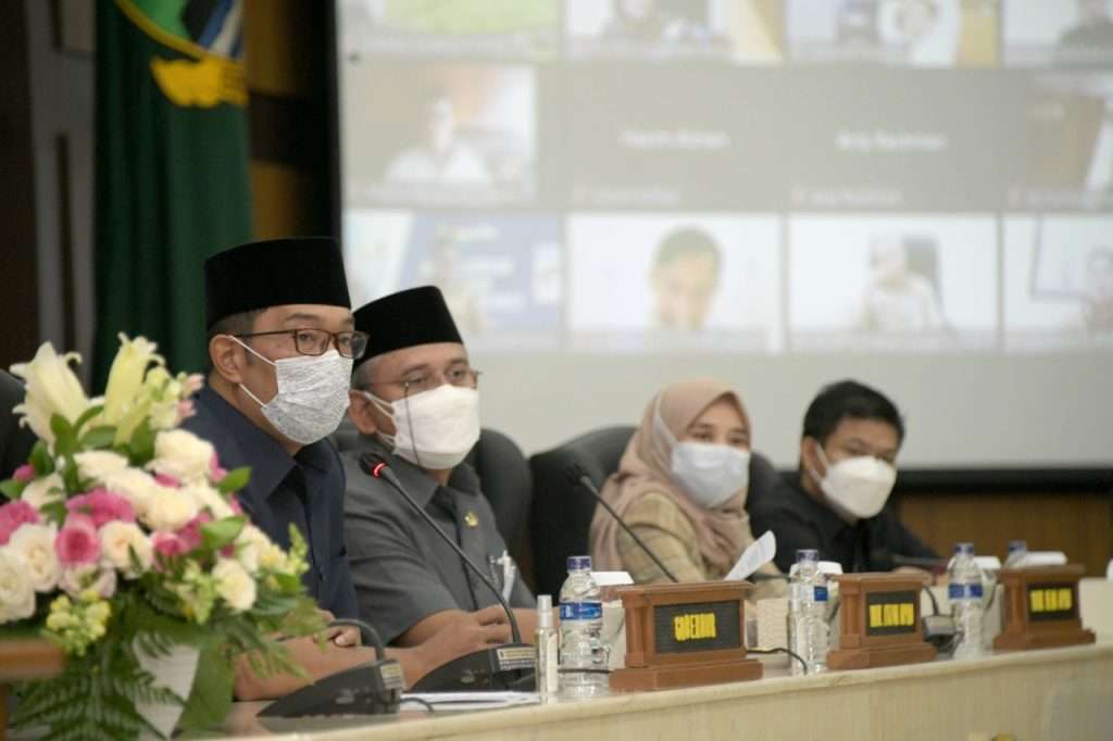 Gubernur Ridwan Kamil Sampaikan Raperda APBD Perubahan 2021