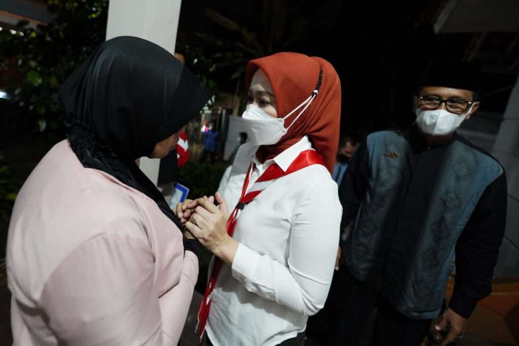 Atalia Sambangi Keluarga 11 Santri di Ciamis Korban Susur Sungai Atalia Sambangi Keluarga 11 Santri di Ciamis Korban Susur Sungai