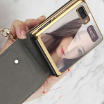 Sebelum Beli, Kenali Plus Minus Ponsel Layar Lipat