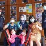 Kursi Roda Khusus Untuk Si Kembar Siam "Putri dan Dewi"