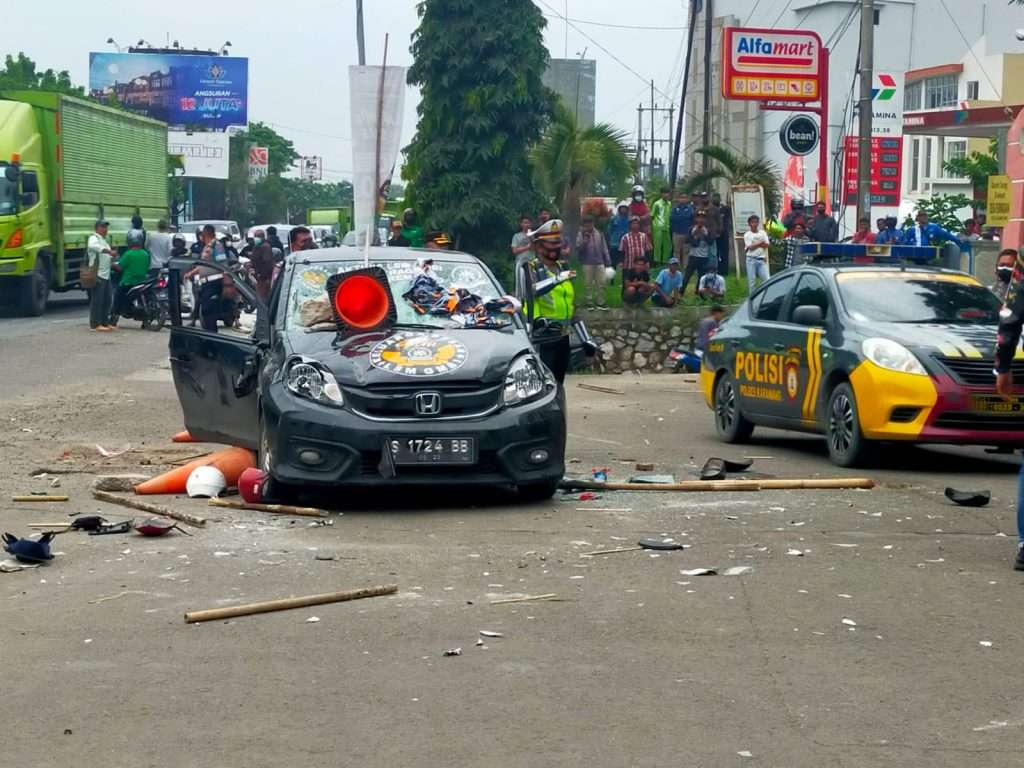 Dua Ormas Bentrok Di Karawang, Brio Ringsek Hingga Jatuh Korban