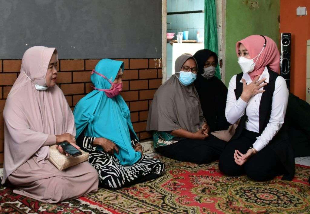 Atalia Datangi Keluarga Sarah, Warga Cianjur Yang Tewas Disram Air Keras