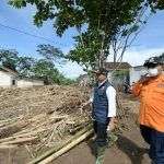 Pak Uu Salurkan Bantuan ke Warga Garut Terdampak Banjir Bandang