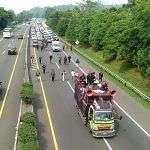 Gubernur Ridwan Kamil Tetapkan Besaran UMK di Jawa Barat