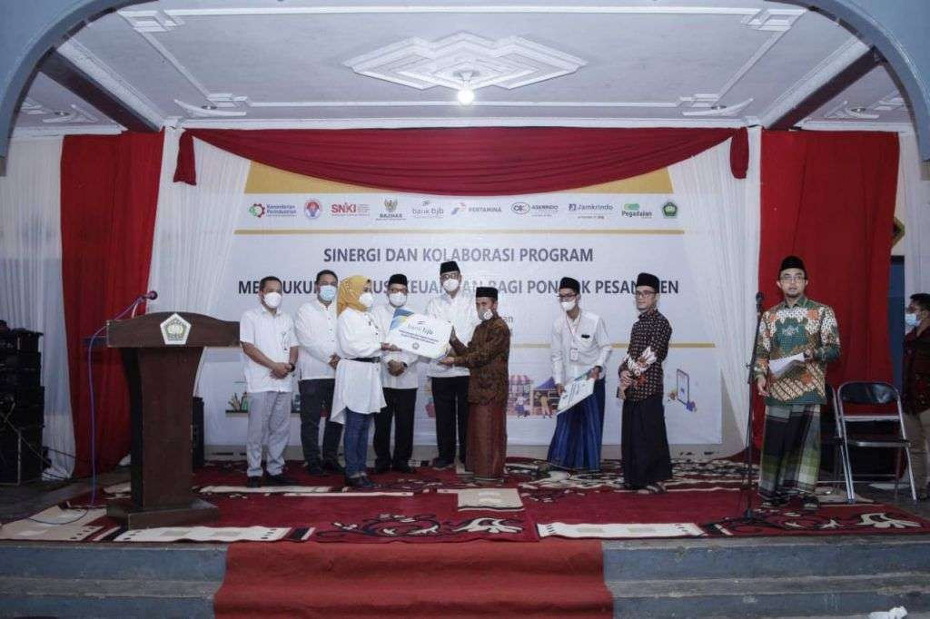 Bersama Kemenko Perekonomian, bank bjb Akselerasi Inklusi Keuangan di Pesantren Bersama Kemenko Perekonomian, bank bjb Akselerasi Inklusi Keuangan di Pesantren