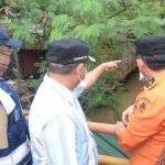 Wagub Uu Ruzhanul Ulum Tinjau Kali Cakung Penyebab Banjir