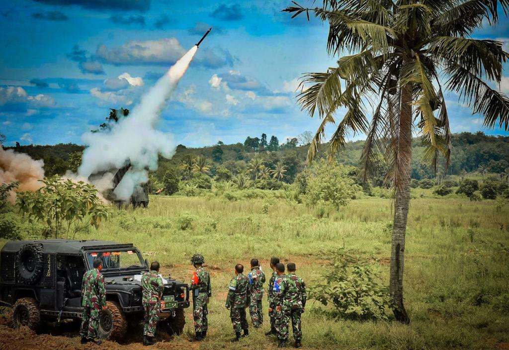 Dankodiklatad Dampingi Wakasad Tinjau Latihan Puncak Antar Kecabangan BTP 13 Kartika Yudha