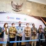 Fajar Surya Wisesa Raih Piala Industri Hijau