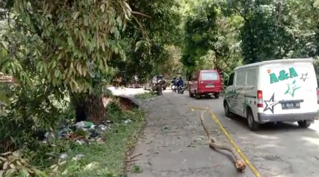 Longsor Kepung Banjaran Majalengka, Jalur Utama Nyaris Putus