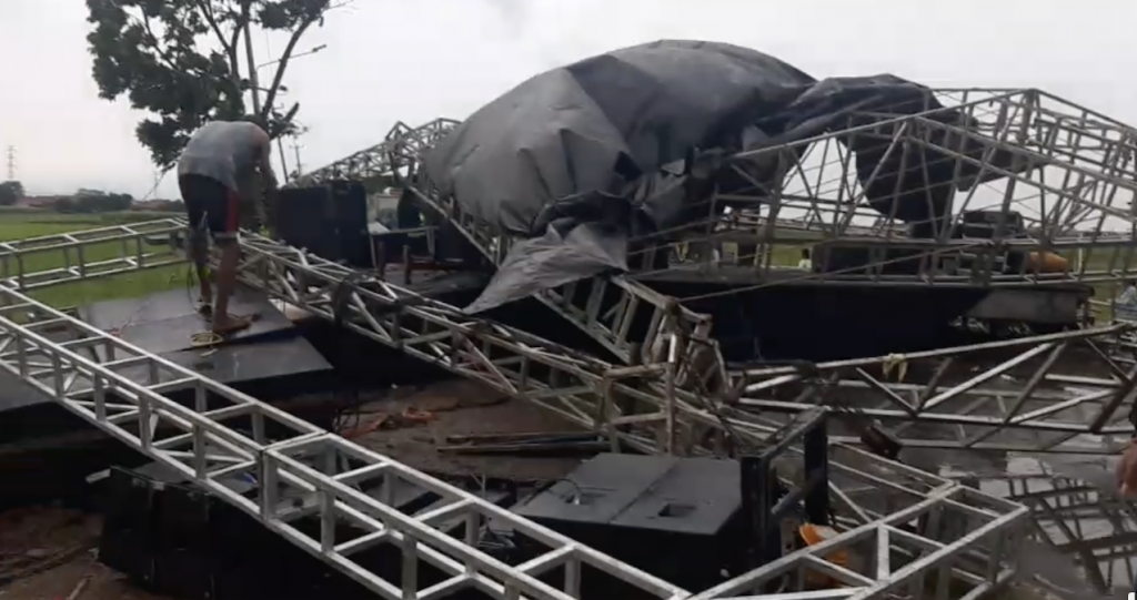 Gebang Luluh Lantak Disapu Angin Kencang Gebang Luluh Lantak Disapu Angin Kencang