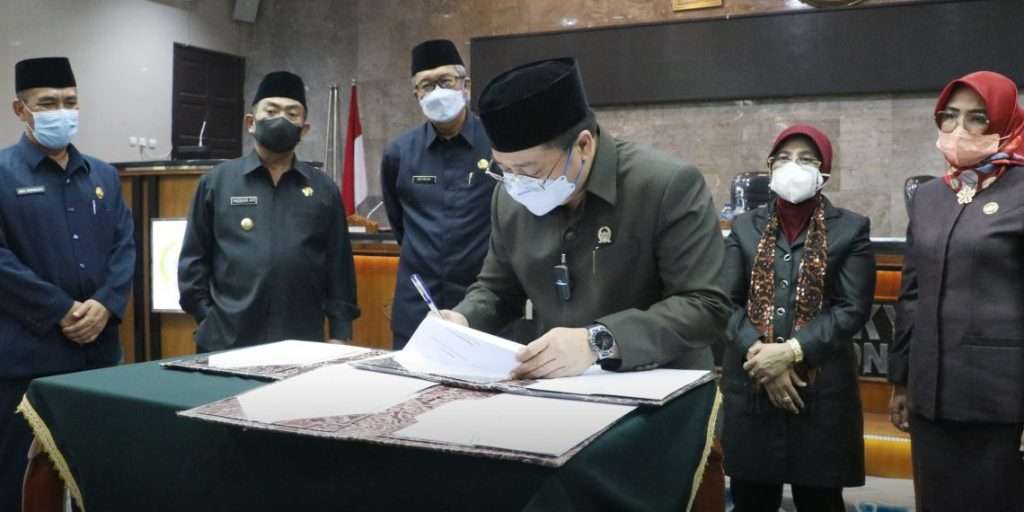 DPRD Kota Cirebon Sahkan Raperda APBD 2022 DPRD Kota Cirebon Sahkan Raperda APBD 2022