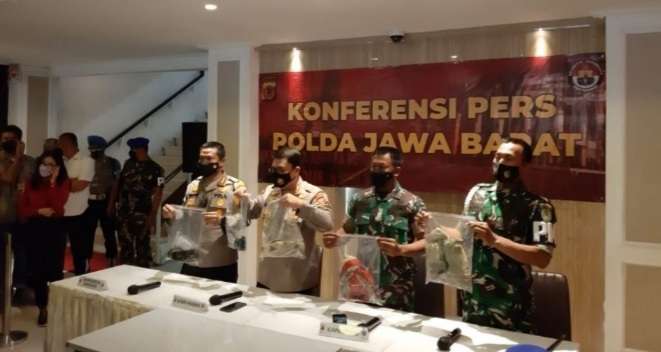 Penabrak Dua Sejoli Diduga Anggota TNI, Kasus Diserahkan ke Pomdam III Siliwangi Penabrak Dua Sejoli Diduga Anggota TNI, Kasus Diserahkan ke Pomdam III Siliwangi