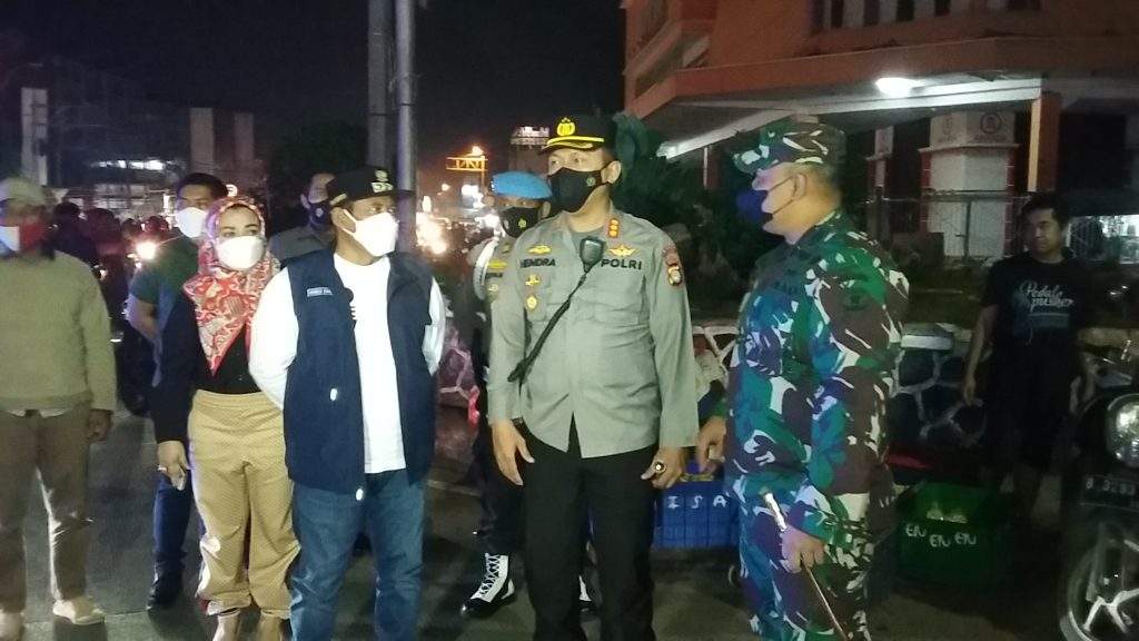 Antisipasi Penyebaran Covid-19, Forkopimda Kabupaten Bekasi Patroli Keliling di Malam Tahun Baru Antisipasi Penyebaran Covid-19, Forkopimda Kabupaten Bekasi Patroli Keliling di Malam Tahun Baru