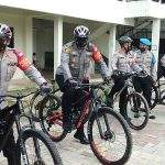 Kapolres Metro Bekasi Patroli Bersepeda Sambil Tinjau Vaksinasi Anak