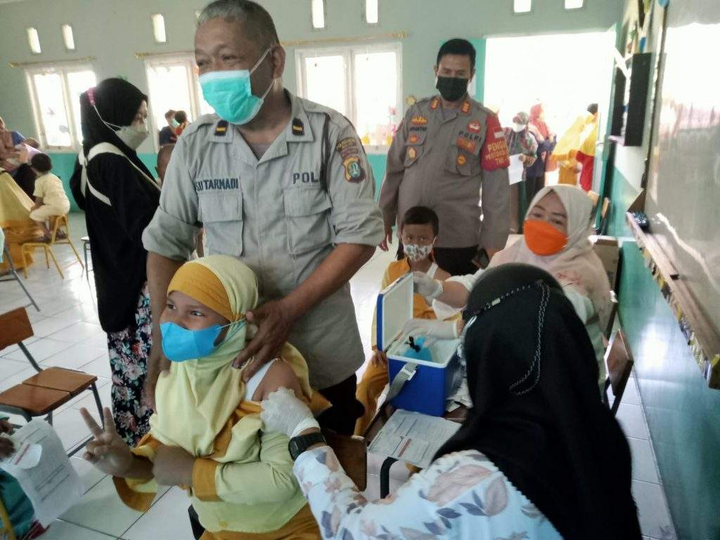 394 Murid SD Se-Kecamatan Serang Baru Divaksin Dosis Pertama 394 Murid SD Se-Kecamatan Serang Baru Divaksin Dosis Pertama