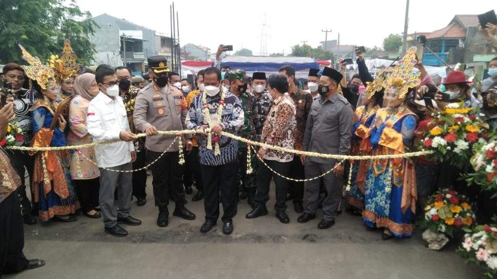 Jembatan Penghubung Dua Kecamatan di Tambun Resmi Dibuka Plt. Bupati Bekasi Jembatan Penghubung Dua Kecamatan di Tambun Resmi Dibuka Plt. Bupati Bekasi