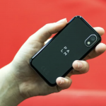 Palm Phone, "Ponsel Obat" Bagi Para Pecandu Medsos