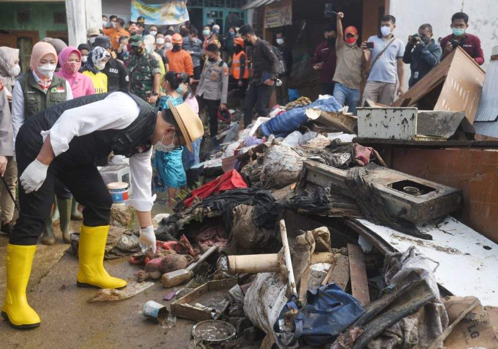 Pemda Prov Jabar Gelontorkan Rp1,5 M untuk Korban Banjir Sukabumi Pemda Prov Jabar Gelontorkan Rp1,5 M untuk Korban Banjir Sukabumi