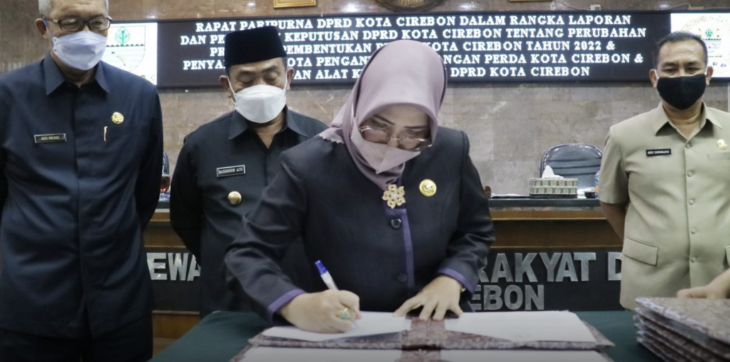 DPRD Kota Cirebon Terima Nota Pengantar Empat Raperda