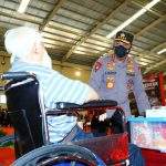 Kapolri Tinjau Vaksinasi Masal di Bekasi