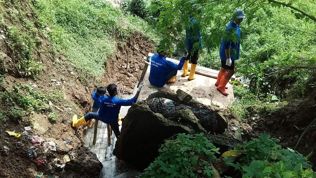Akibat Tanah Tergerus Banjir, Lapas Cikarang Perbaiki Saluran Pembuangan Air di Kampung Tampora