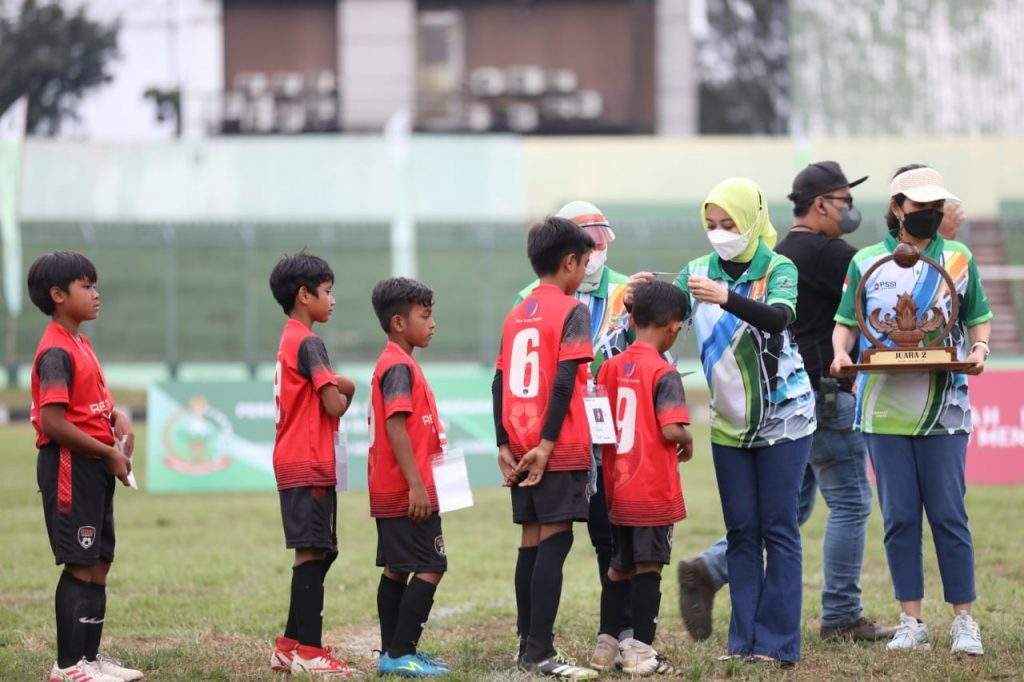 Atalia Ridwan Kamil Hadiri Penutupan Turnamen Sepak Bola U-10