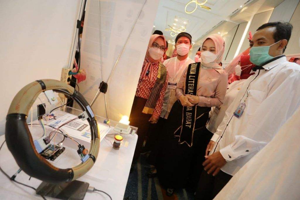 Bunda Literasi Jabar Ajarkan Pentingnya Literasi Keuangan Bagi Pelajar Bunda Literasi Jabar Ajarkan Pentingnya Literasi Keuangan Bagi Pelajar