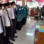 Bupati Cirebon & Perwakilan KPK Hadiri Pelantikan Perangkat Desa Dompyong Kulon