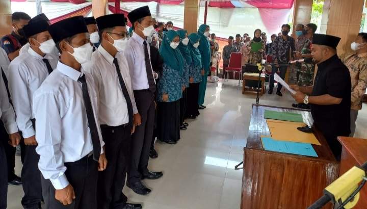 Bupati Cirebon & Perwakilan KPK Hadiri Pelantikan Perangkat Desa Dompyong Kulon