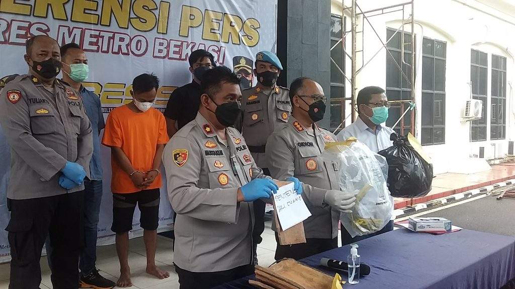 Ini Kronologi Mayat Dibungkus Kain Terpal dan Dibuang ke Kali Ini Kronologi Mayat Dibungkus Kain Terpal dan Dibuang ke Kali