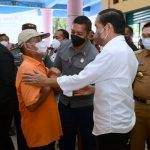 Serahkan Bansos di Pasar Harjamukti, Jokowi Tegaskan Untuk Modal Usaha