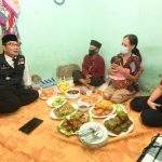 Kicauan Burung Lovebird Warnai Buka Puasa Ridwan Kamil di Rumah Warga Bandung