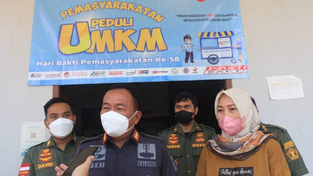 Peduli UMKM, Lacika Beri Bantuan Sarana Usaha Pada Pelaku Usaha Mikro Desa Pasirtanjung